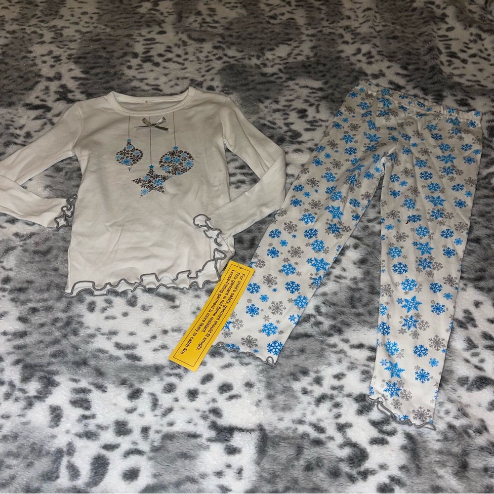 Sara’s Prints Pajama Set